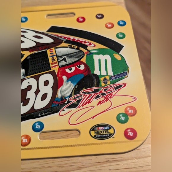 2005 Elliott Sadler M&M's Plastic License Plate Yellow - Picture 5 of 6